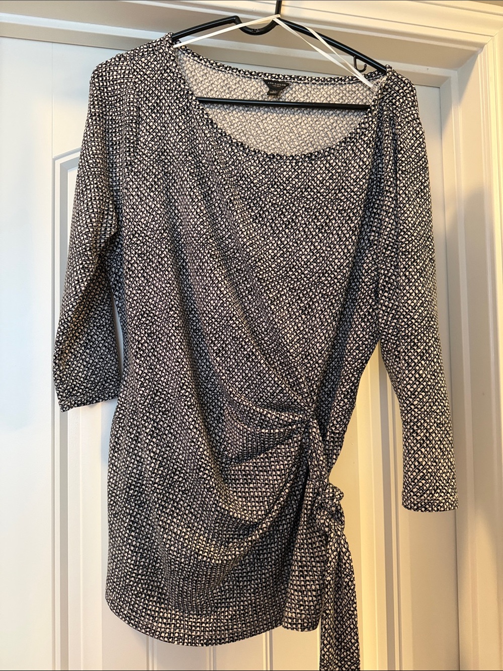 Ann Taylor Black & White Printed Tie-Side Blouse